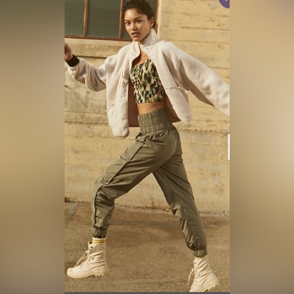 Free People FP MOVEMENT THE WAY HOME JOGGERs IN ARCTIC MIST size XS brand new - Picture 6 of 6